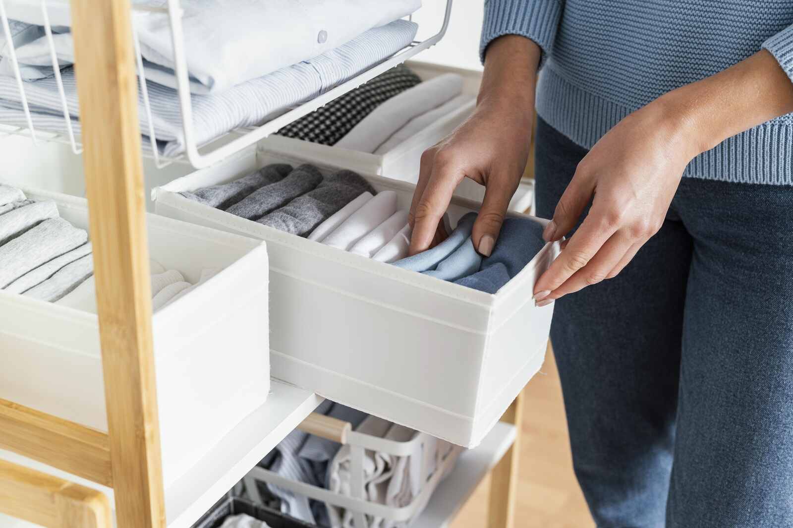 organizar roupa em caixas ou colmeias